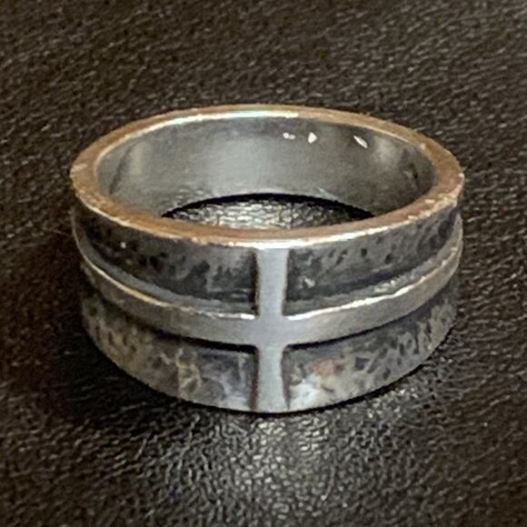 James Avery Ring Retired Rare Sterling Silver Wide Cross Size 9 - Picture 3 of 7